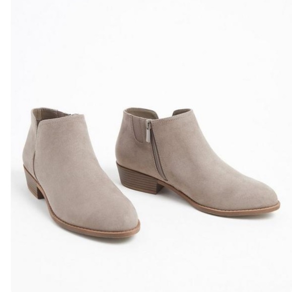torrid Shoes - Torrid Gray Taupe Faux Suede V-Cut Ankle Boots Size 6 Wide Width